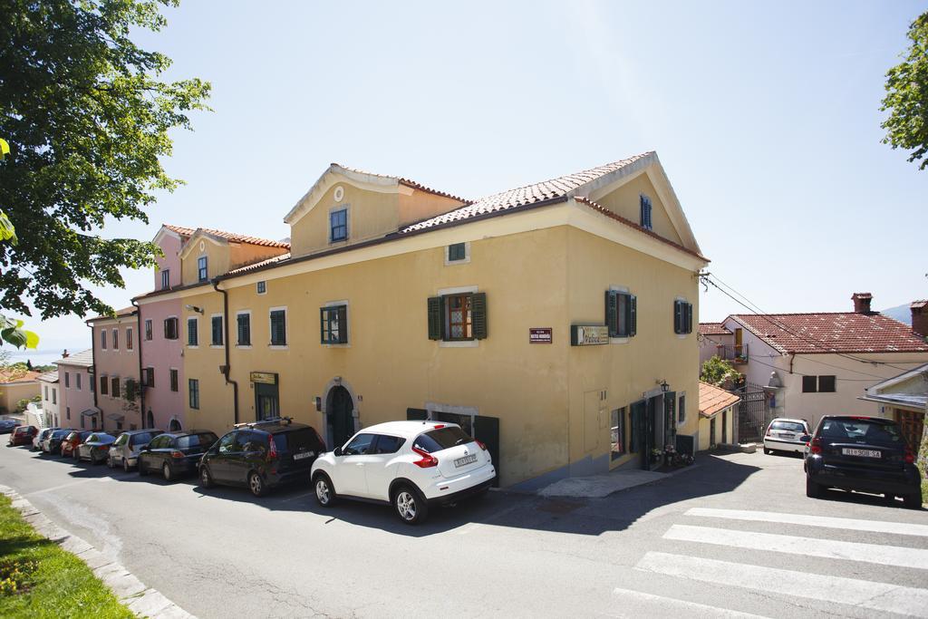 Apartments Villa Kastav In Old Town Center With Sea View And Parking الغرفة الصورة