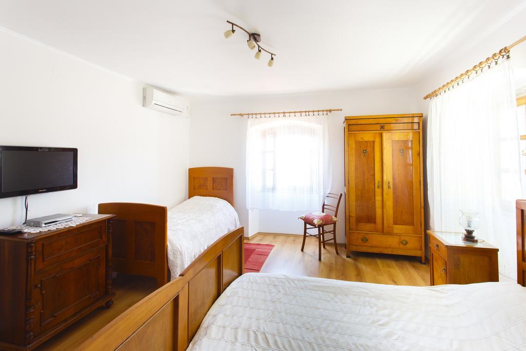 Apartments Villa Kastav In Old Town Center With Sea View And Parking الغرفة الصورة