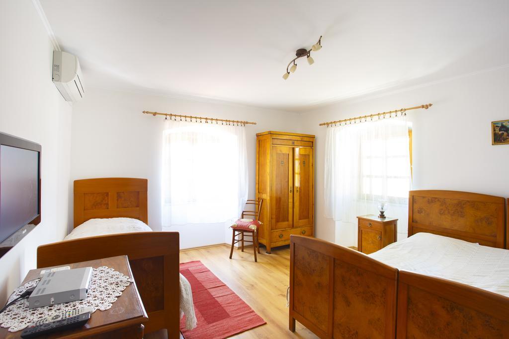 Apartments Villa Kastav In Old Town Center With Sea View And Parking الغرفة الصورة