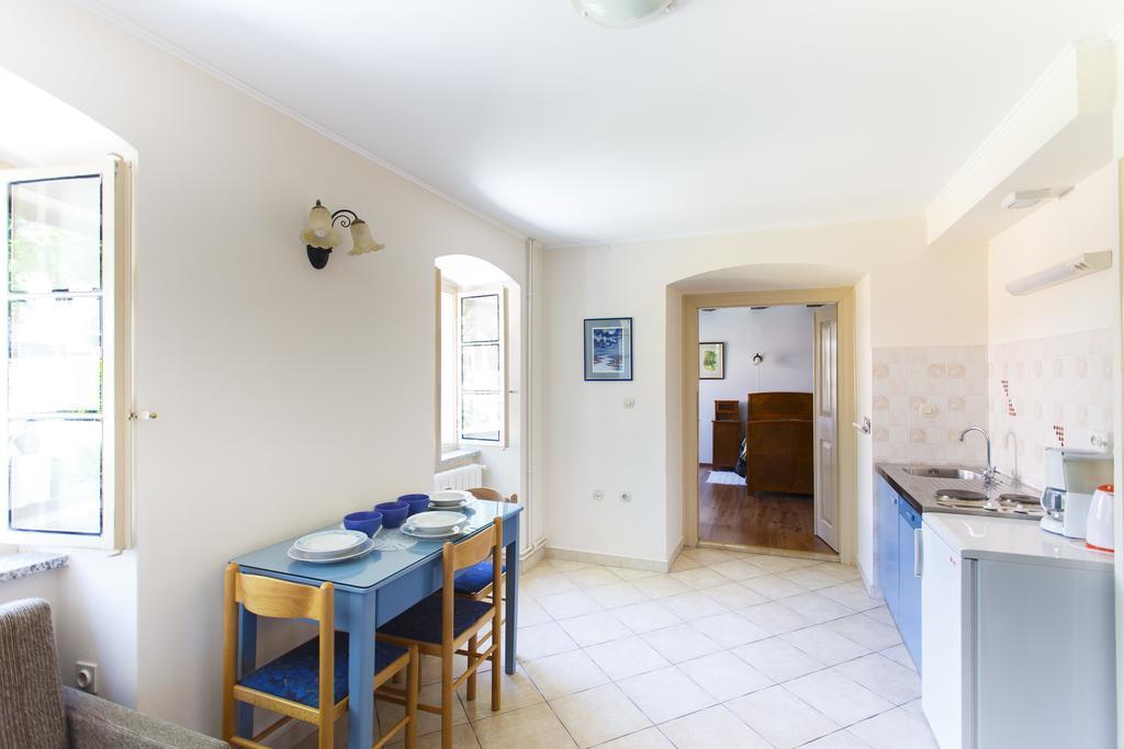 Apartments Villa Kastav In Old Town Center With Sea View And Parking الغرفة الصورة