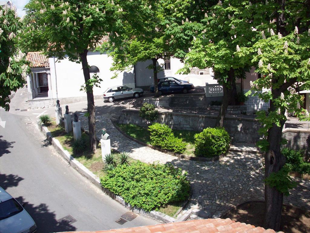 Apartments Villa Kastav In Old Town Center With Sea View And Parking الغرفة الصورة