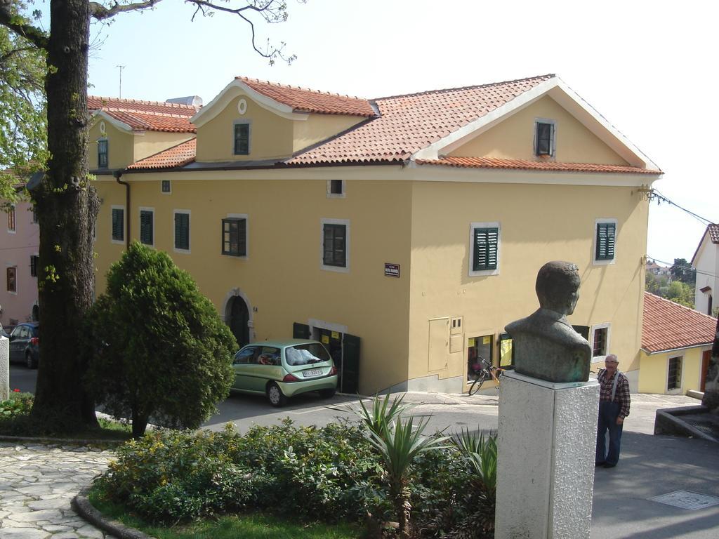 Apartments Villa Kastav In Old Town Center With Sea View And Parking الغرفة الصورة