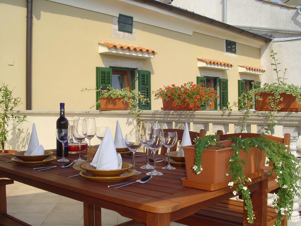 Apartments Villa Kastav In Old Town Center With Sea View And Parking الغرفة الصورة